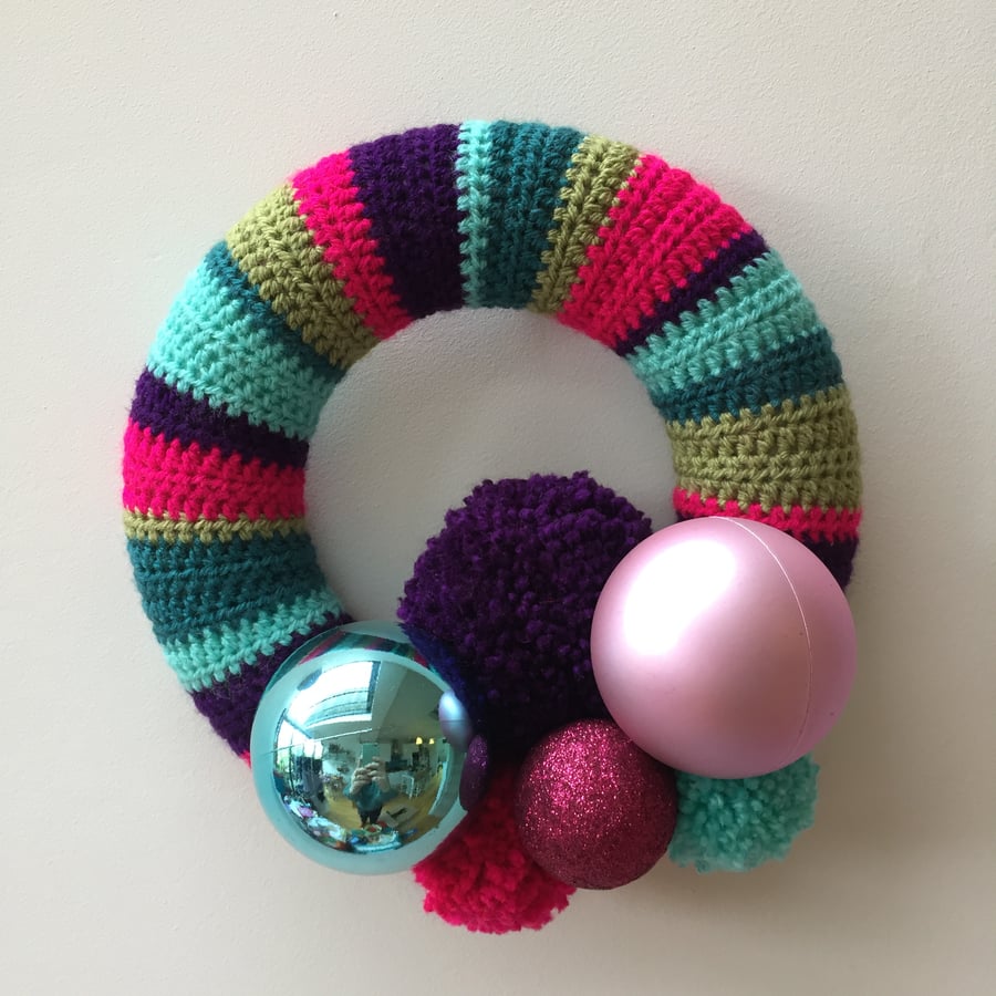 Crochet Christmas wreath, pompom wreath, bauble wreath, free UK shipping