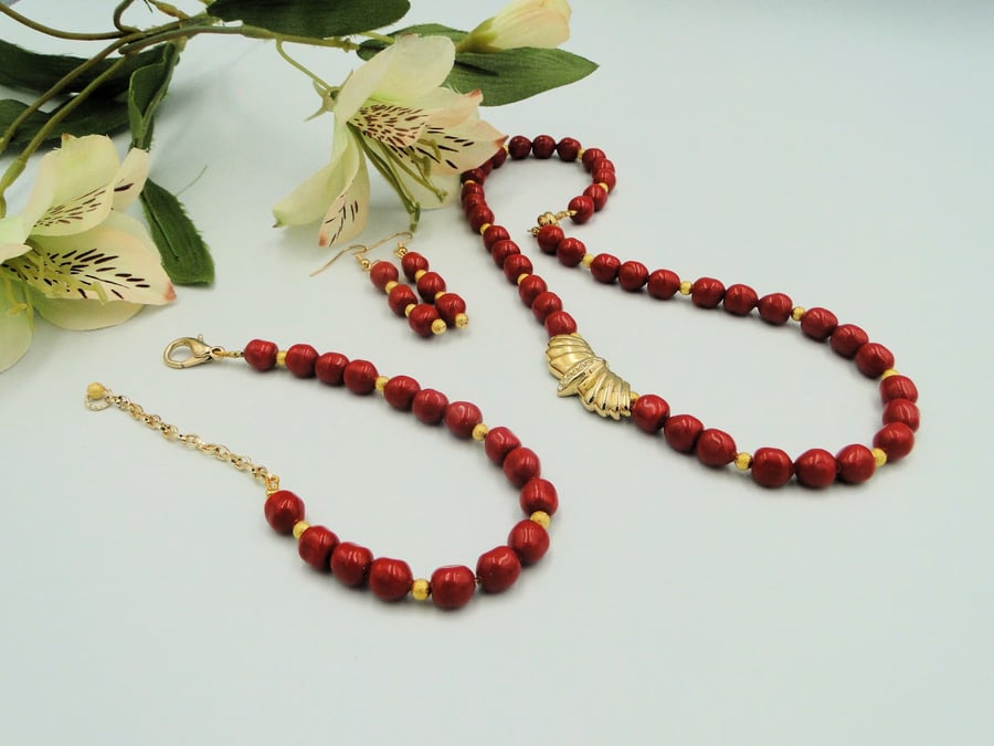 Red and Gold necklace bracelet and earrings   recycled focus gold centre
