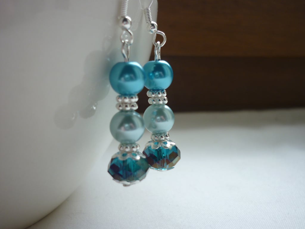 TEAL, AQUA AND TURQUOISE EARRINGS.  751