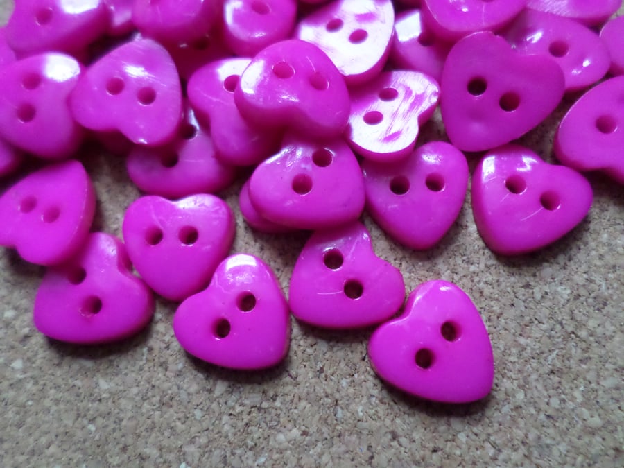 30 x 2-Hole Acrylic Buttons - Heart - 12mm - Bright Pink