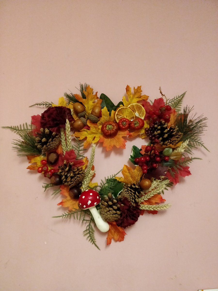 I love autumn seasonal wreath