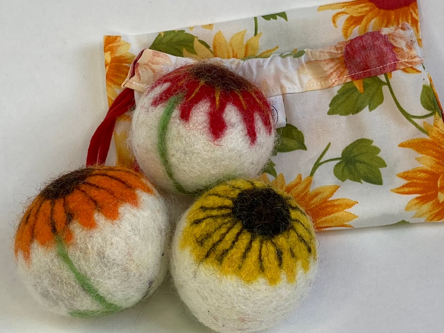 Wool tumble dryer balls - Sunflowers. Energy saving and plastic free.