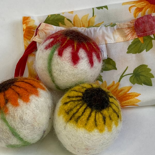 Wool tumble dryer balls - Sunflowers. Energy saving and plastic free.