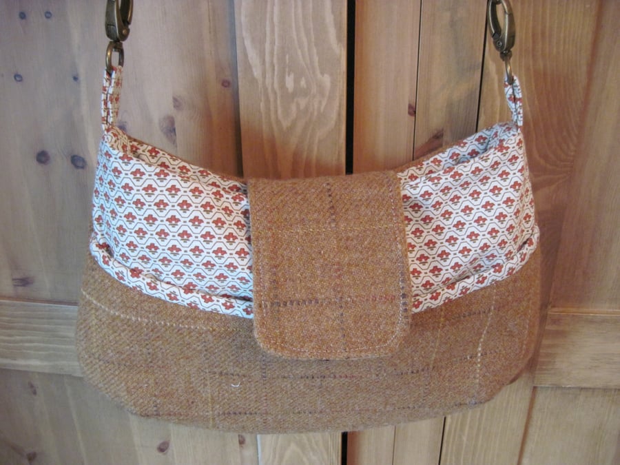Harris Tweed Wool Bag with large link shoulder chain