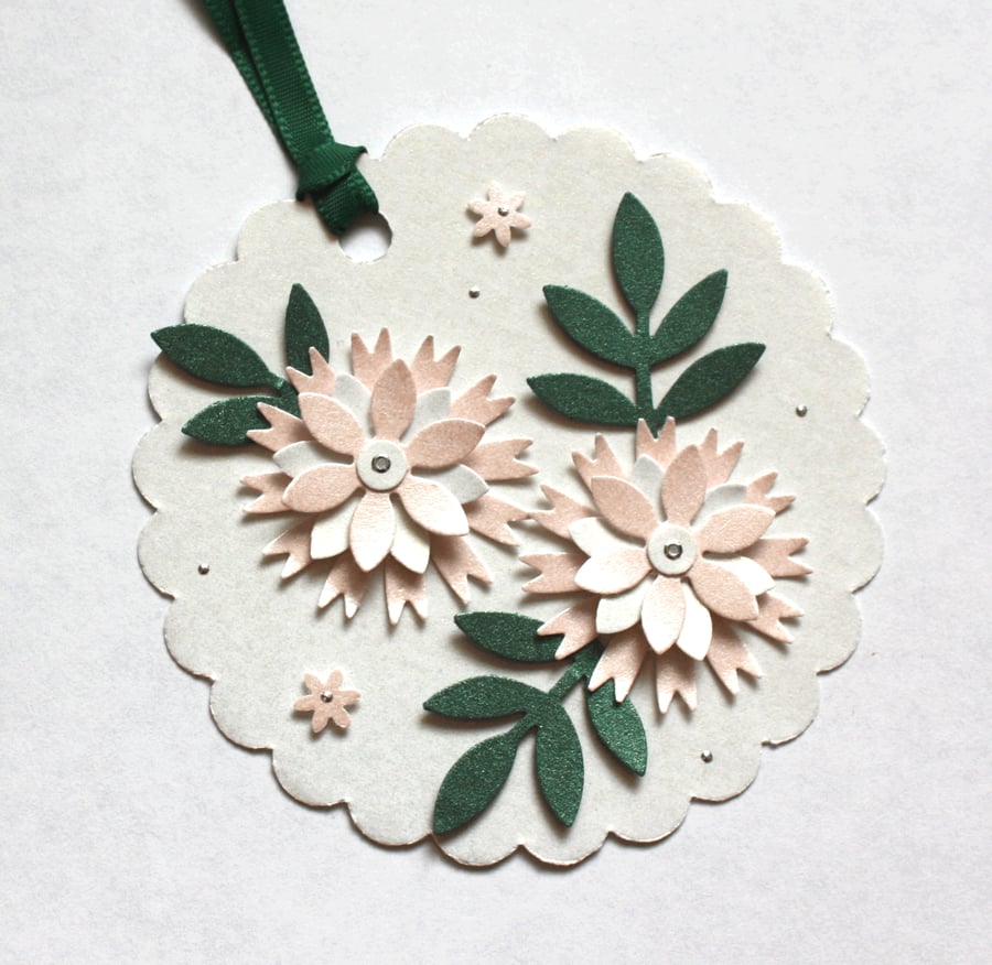 Peaches 'n' Cream Flower Card Topper Tag