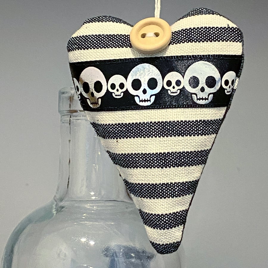 HALLOWEEN HEART DECORATION No.1 - stripes and polka dots, silver skull ribbon