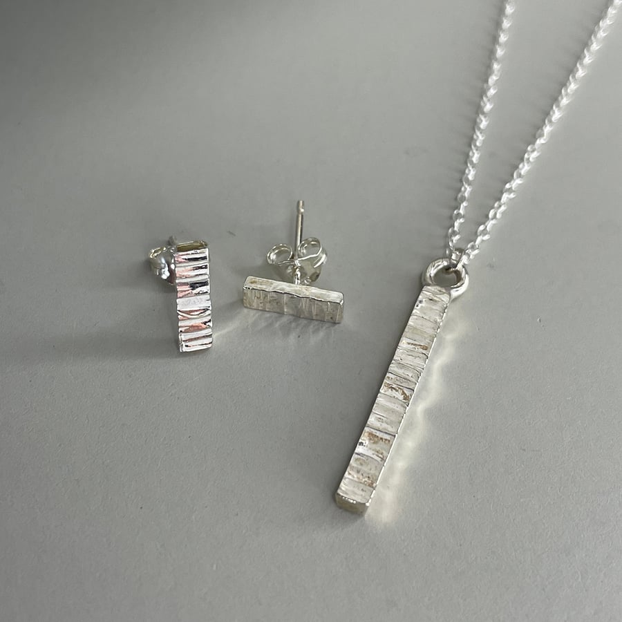 Sterling silver hammered bark texture long bar necklace
