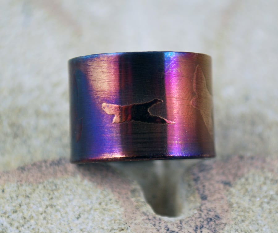 Etched surgical steel bird on wing ring - stainless steel - adjustable size