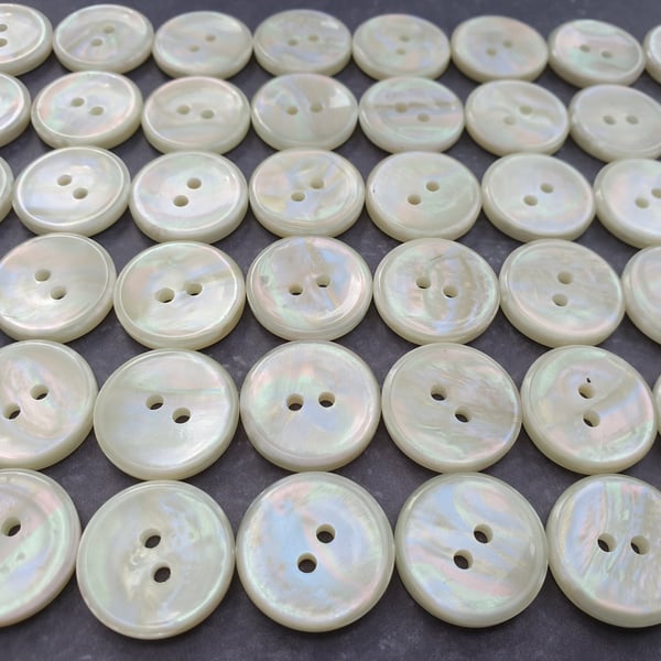 13 16" 20.3mm 32L Rainbow effect polyester pearl buttons