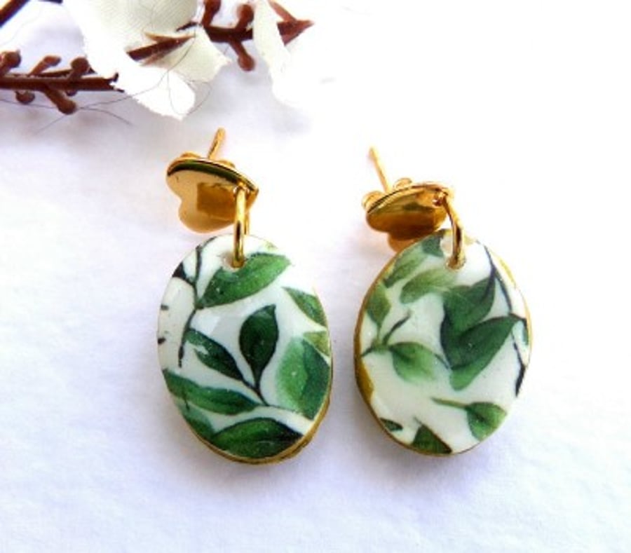 Green and White Oval Earrings 