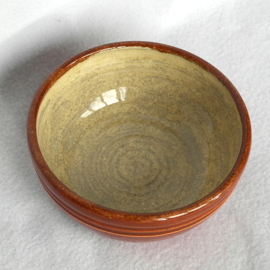 19-57 Flat bottomed bowl (Free UK postage)