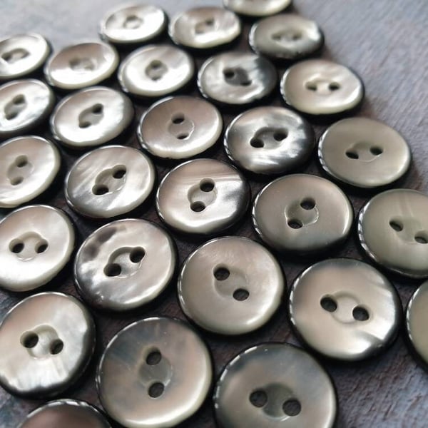  11.5mm 18L Grey Smoke button (Another Rare find)