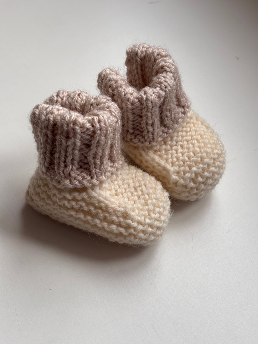 Knitted baby booties gift white beige unisex boy and girl 