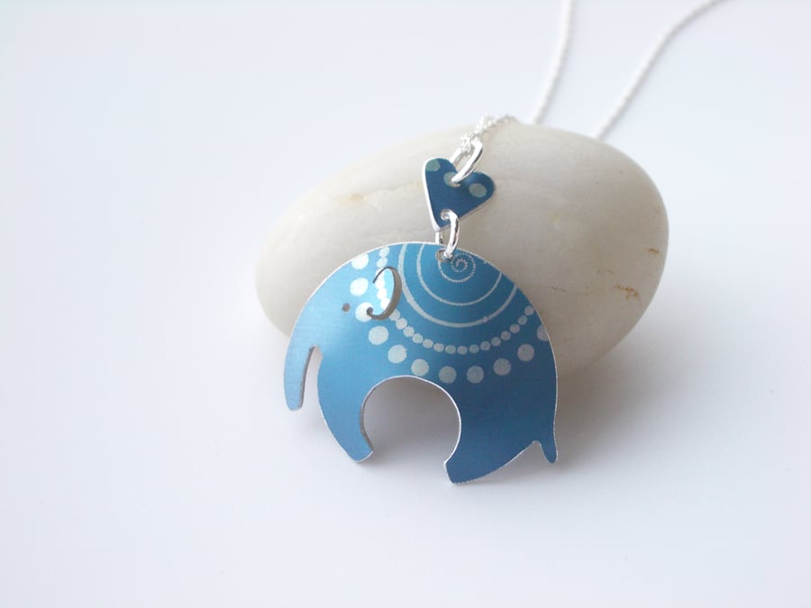 Elephant pendant necklace in blue with spiral pattern