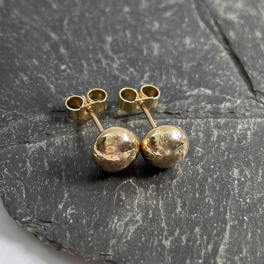 9ct yellow gold pebble stud earrings 