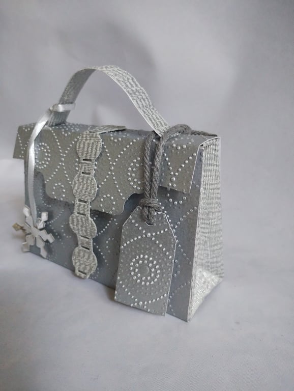 Silver Pearl Finish Handbag Style Gift Bag, Snowflakes and Circles 
