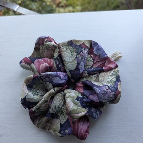 Scrunchie - Mystic florals 