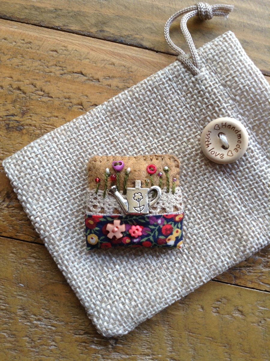Liberty fabric felt lace brooch badge