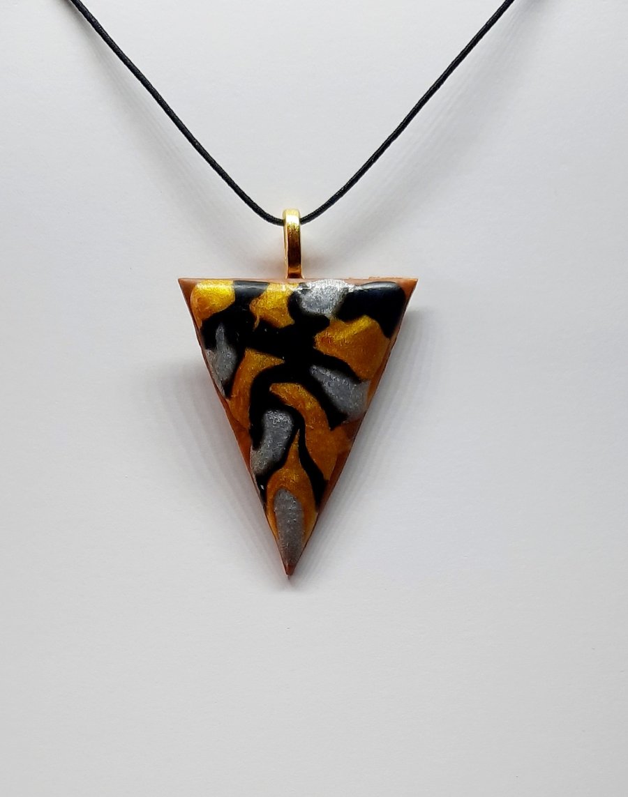 Abstract pendant necklace 