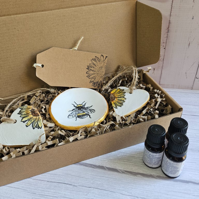 Air Dry Clay diffuser-Sunflower(x2) & Bee Trinket Dish Gift Set. This gift set i