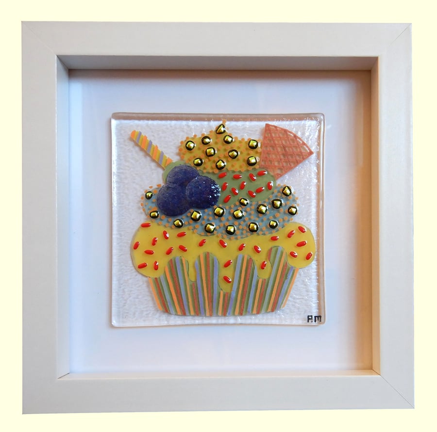 HANDMADE FUSED GLASS  'BLUEBERRY CUPCAKE' PICTURE