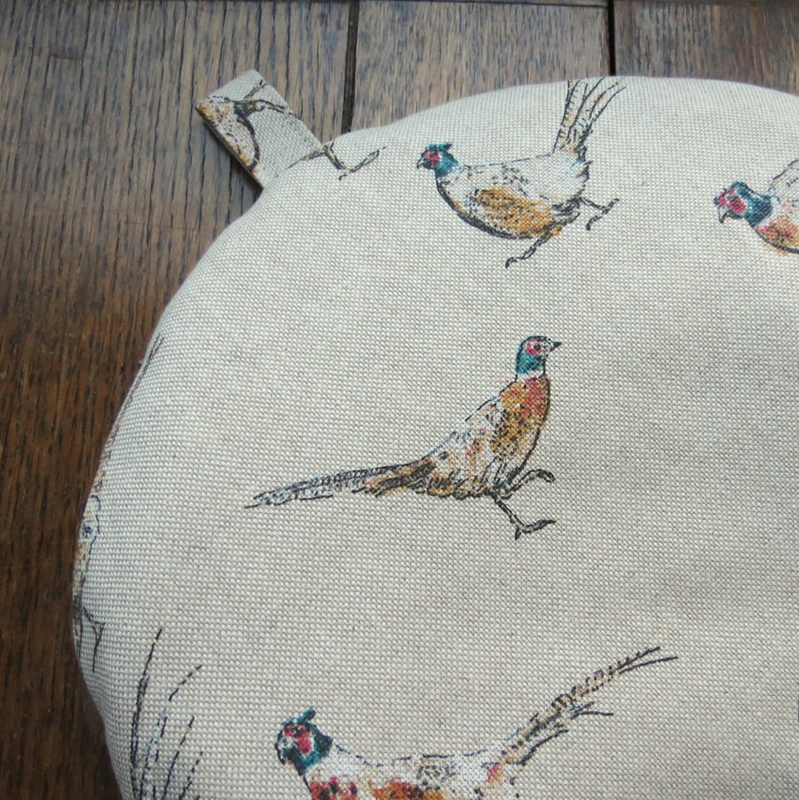 A coffee cosy with a pheasants design. Size large. To fit a 6 - 8 cup cafetiere.