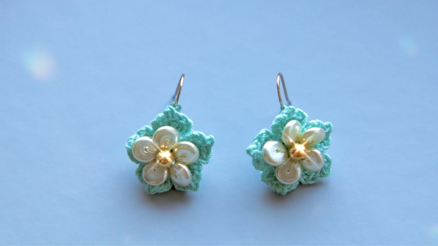 Freshwater pearls microcrochet floral earrings 