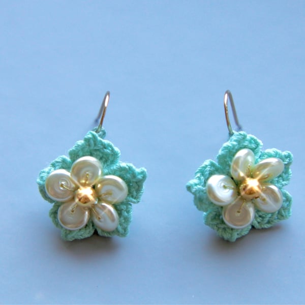 Freshwater pearls microcrochet floral earrings 
