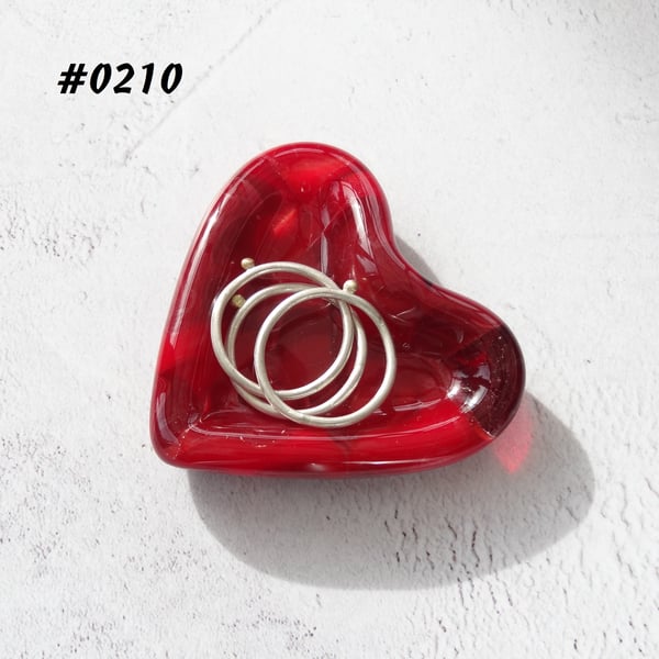Red heart shaped fused glass ring dish, 5cm approx (0210)