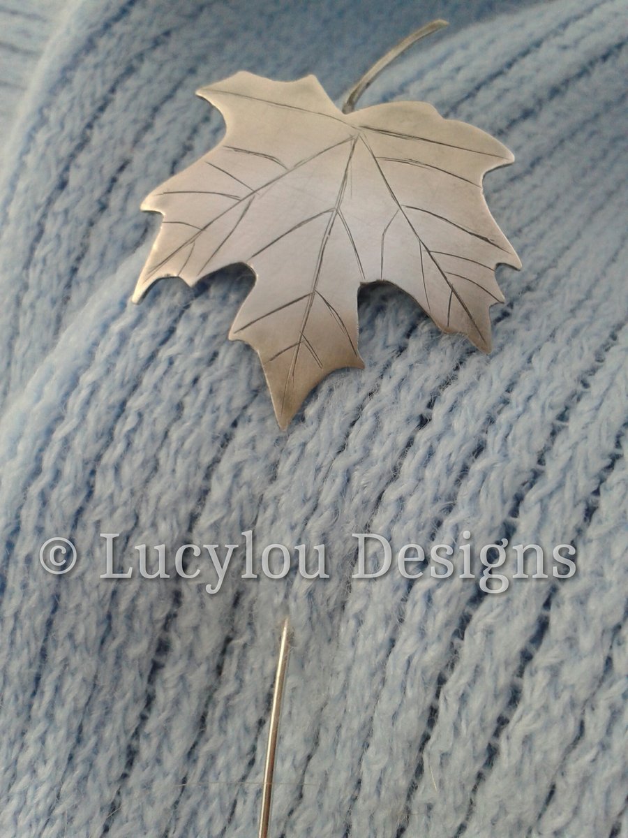 Maple leaf silver pin brooch