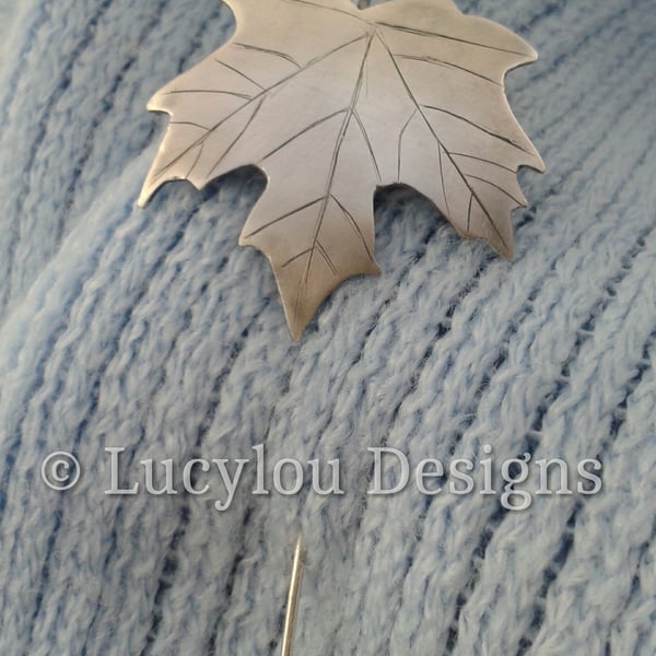 Maple leaf silver pin brooch