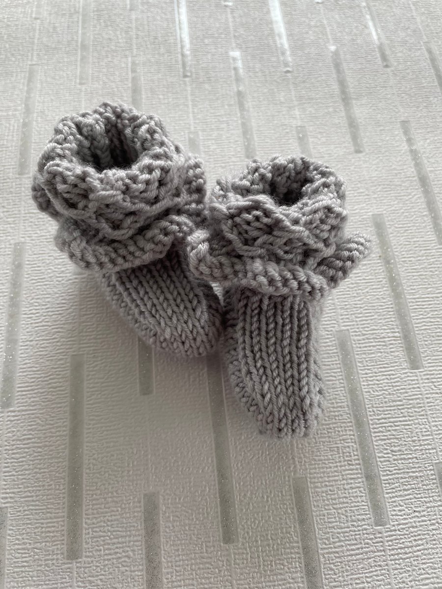 Frilly grey bootees 
