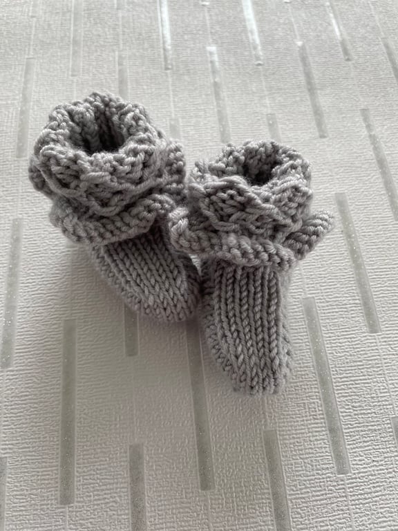 Frilly grey bootees 