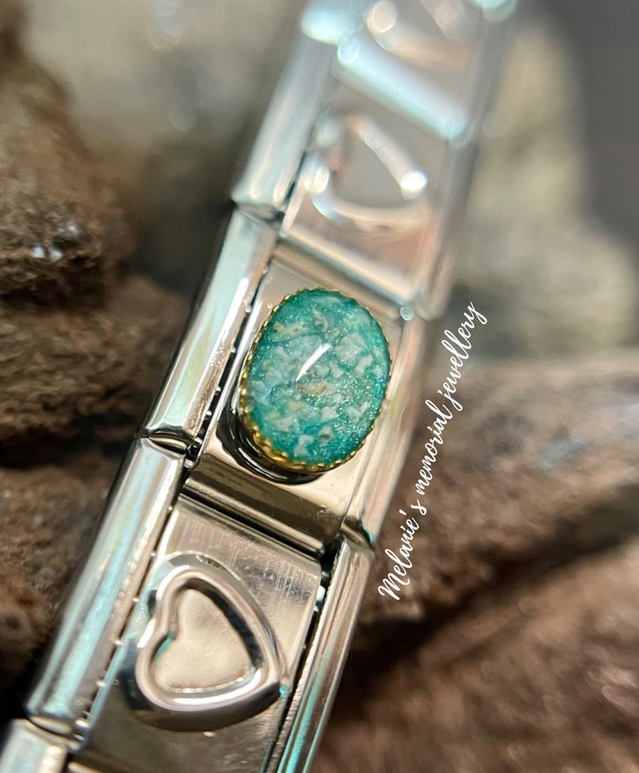 Nomination inspired bracelet charm made with ashes. Stainless steel.  Oval. 