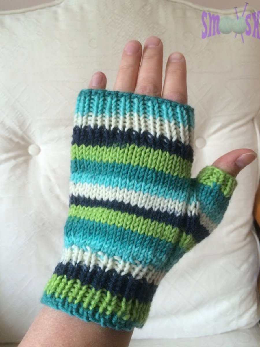 Fingerless Mitts: Peppermint Stripe