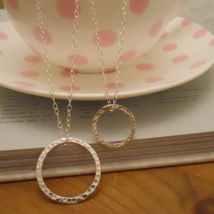  Double circle necklace with hammered finish