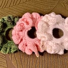Crochet hair scrunchie