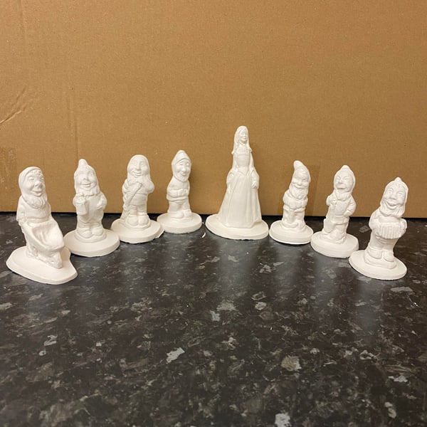 Paint Your Own Snow white & The 7 Dwarfs Mini Figures.