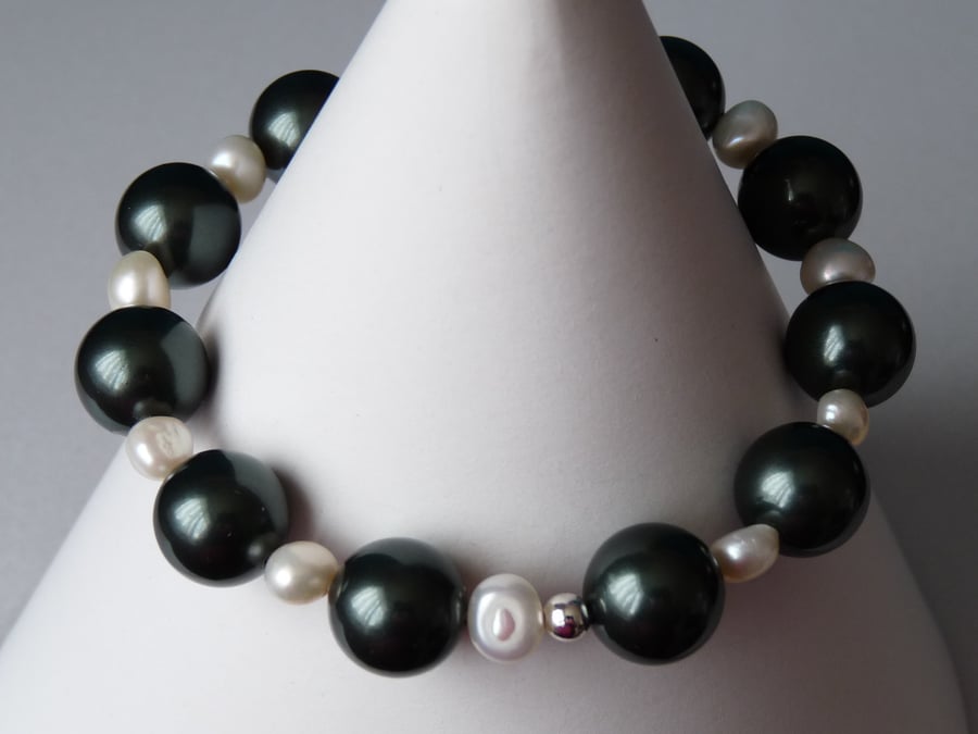 Shell Pearl & Freshwater Pearl Bracelet - Genuine Gemstone 