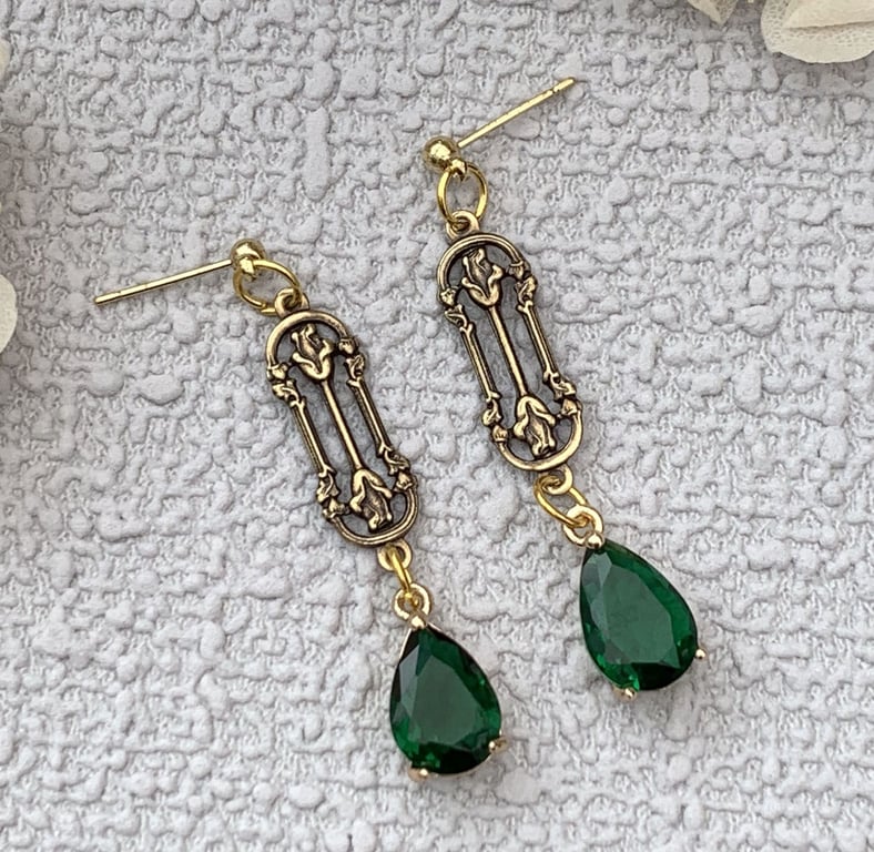 Vintage Style Antique Gold and Green Glass Crystal Drop Earrings