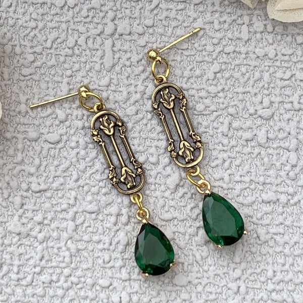 Vintage Style Antique Gold and Green Glass Crystal Drop Earrings