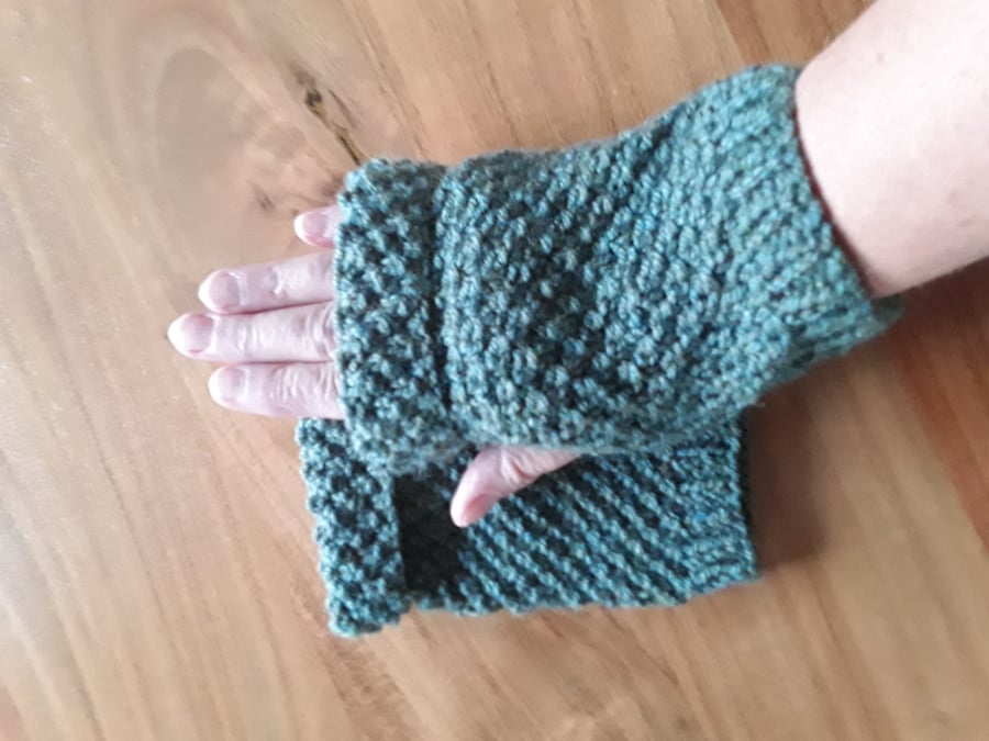 Chunky fingerless gloves