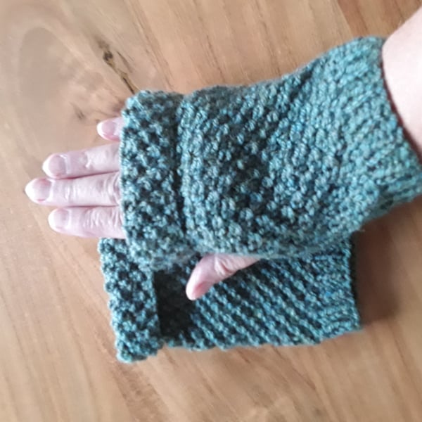 Chunky fingerless gloves