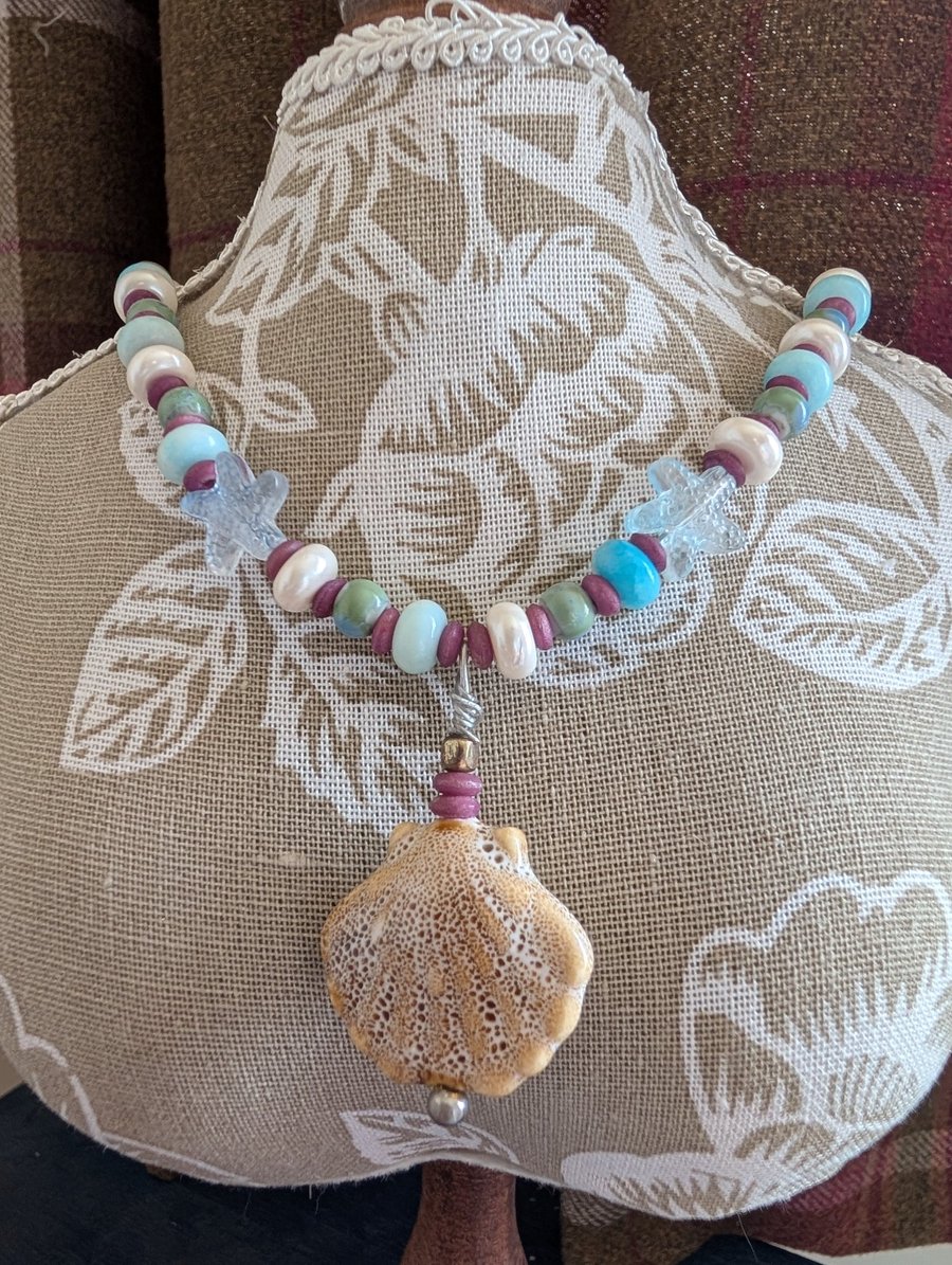 "Groovy Shell" Necklace 