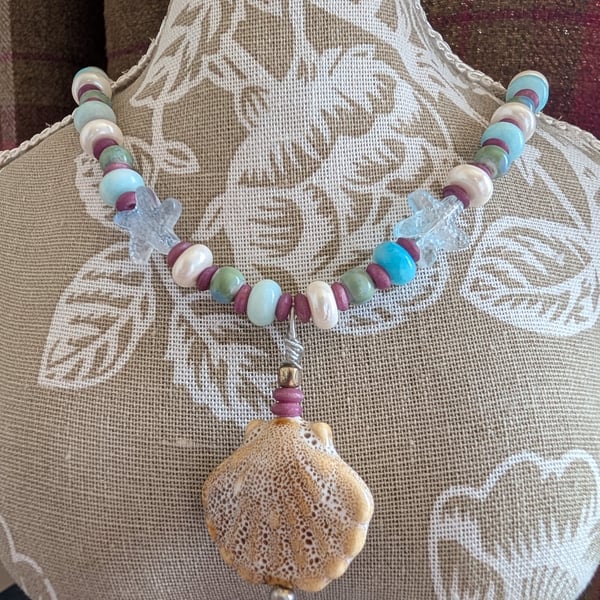 "Groovy Shell" Necklace 