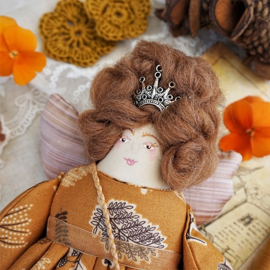 Nutmeg, A Tiny Fairy God Mother