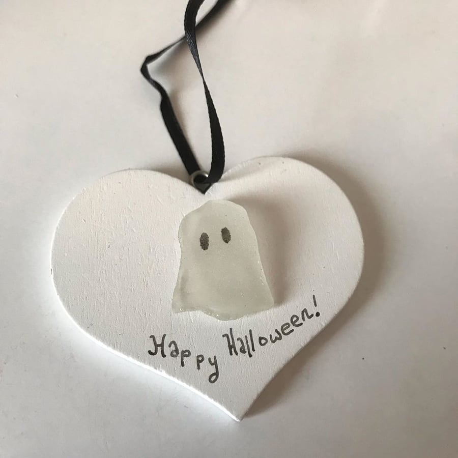 Halloween Ghost Heart Hangie