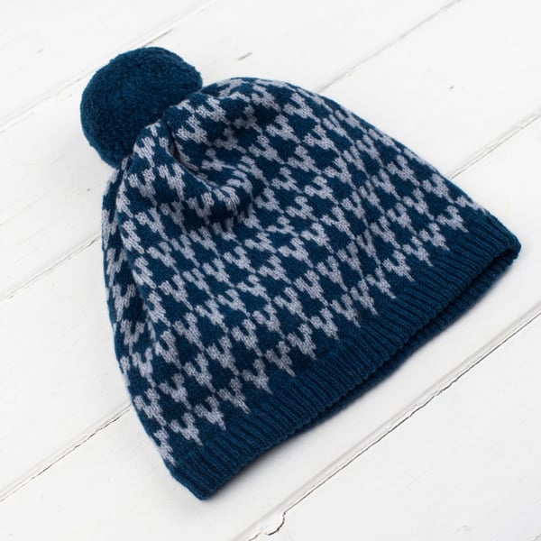 PERFECTLY IMPERFECT Arrow pom pom hat - diesel and seal