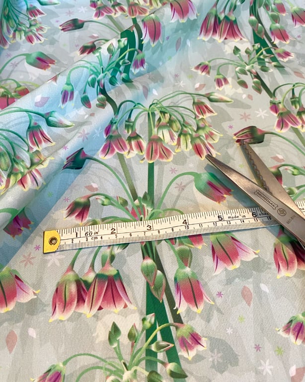 Honey Garlic Allium Fat Quarter - Botanical Cotton Poplin Fabric for Makers