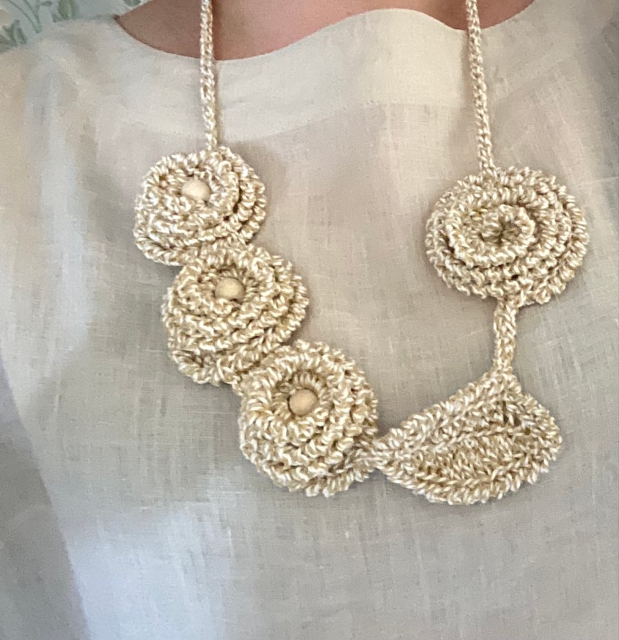 Crochet natural & white chunky necklace , crochet flowers,